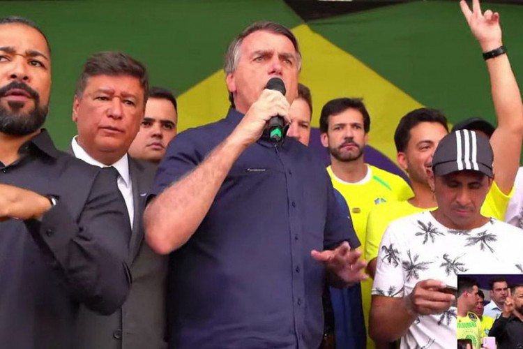 Bolsonaro destaca lucro de estatais em sua gestão durante sabatina