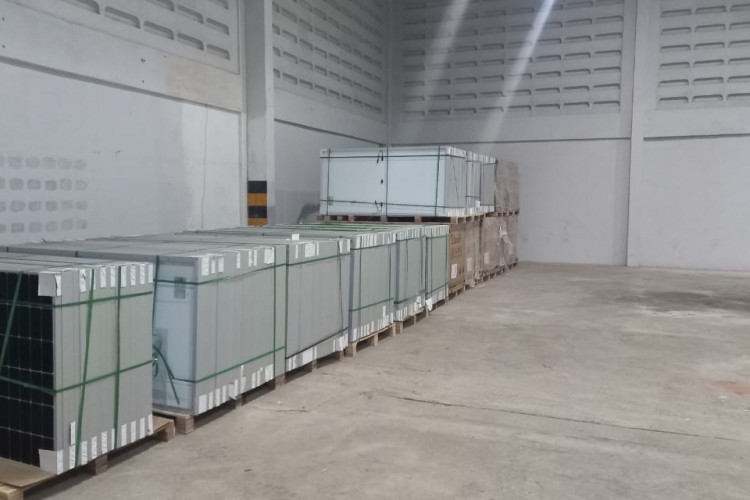 Placas solares apreendidas em operação da PCCE 