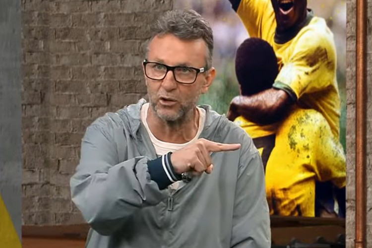 José Ferreira Neto, mais conhecido como Craque Neto ou apenas Neto, é um comentarista esportivo e ex-futebolista brasileiro