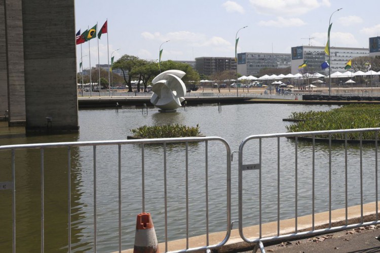 A Esplanada dos Ministérios, em Brasília, amanhece bloqueada para veículos, bloqueio, já previsto nos planos de segurança para o feriado de 7 de Setembro