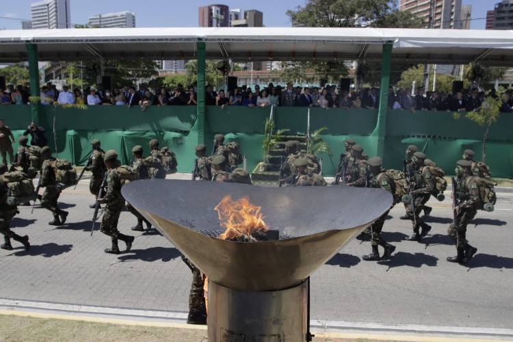 ￼Desfile cívico-militar teve início às 8 horas