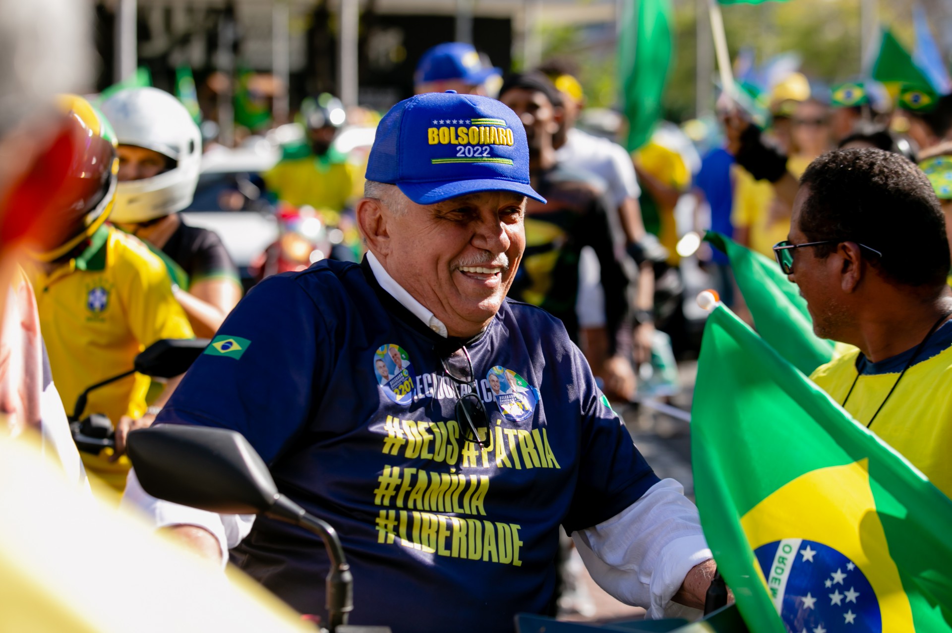 ￼Delegado Cavalcante em manifestação 
do 7 de setembro (Foto: AURÉLIO ALVES)