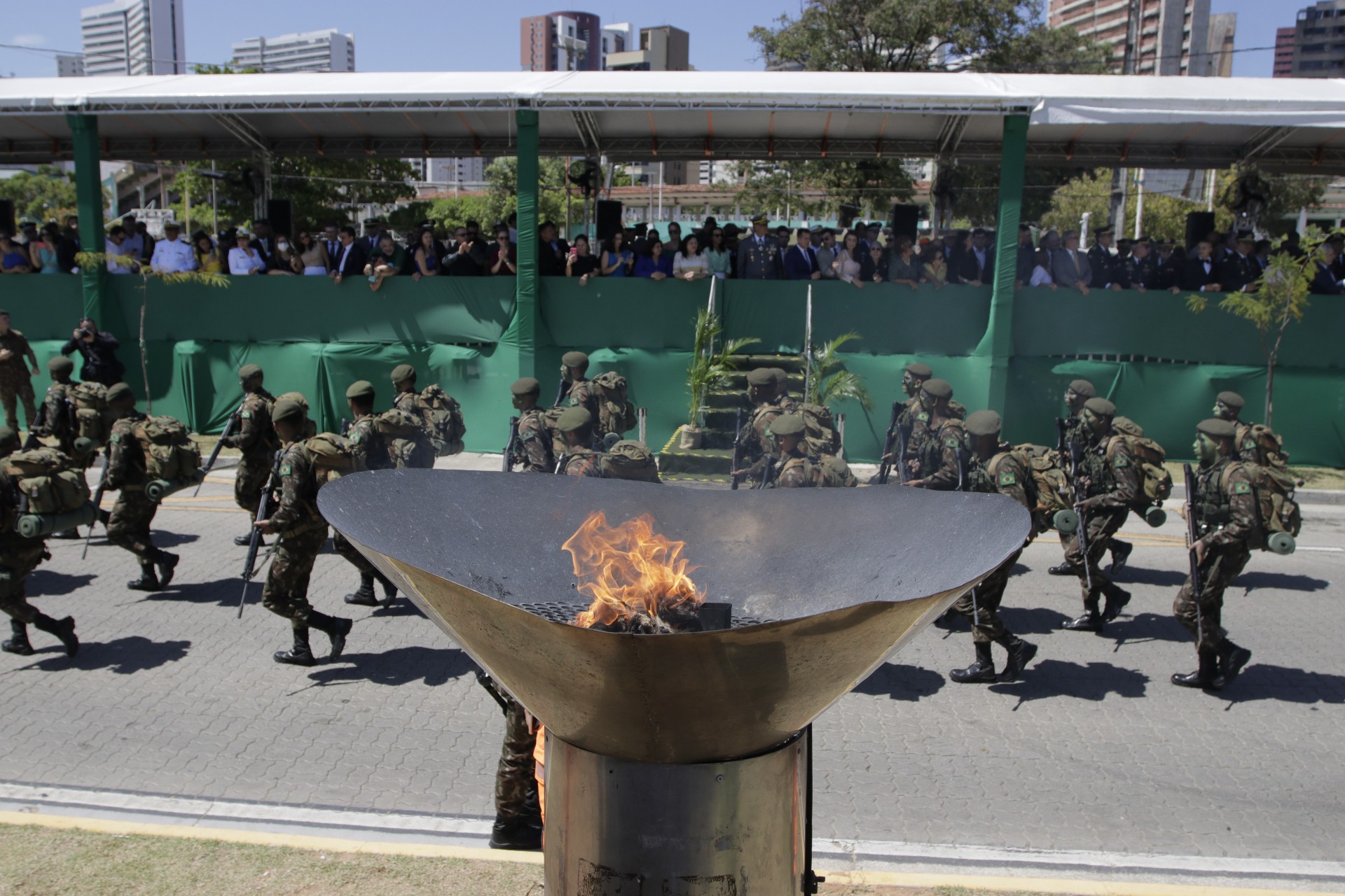 ￼Desfile cívico-militar teve início às 8 horas (Foto: FCO FONTENELE)