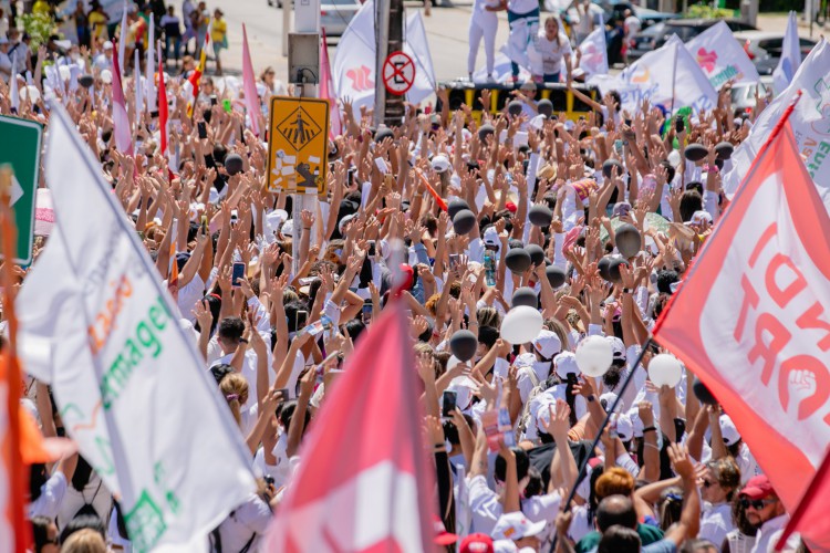 Manifestação dos profissionais da Enfermagem na Praia do Náutico, na Beira Mar, em setembro