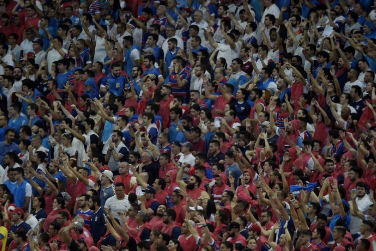 Após o rival sofrer o segundo gol diante do Avaí na Ressacada, tento que decretou o rebaixamento do time cearense, o estádio fez a festa.