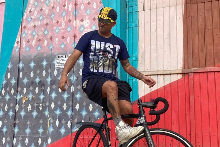 Vannuccy Neves, 33, anda de bicicleta nas horas de lazer e para se locomover em Fortaleza 