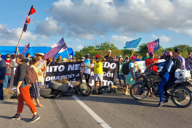 Protestos foram realizados em Caucaia, Crateús e Fortim