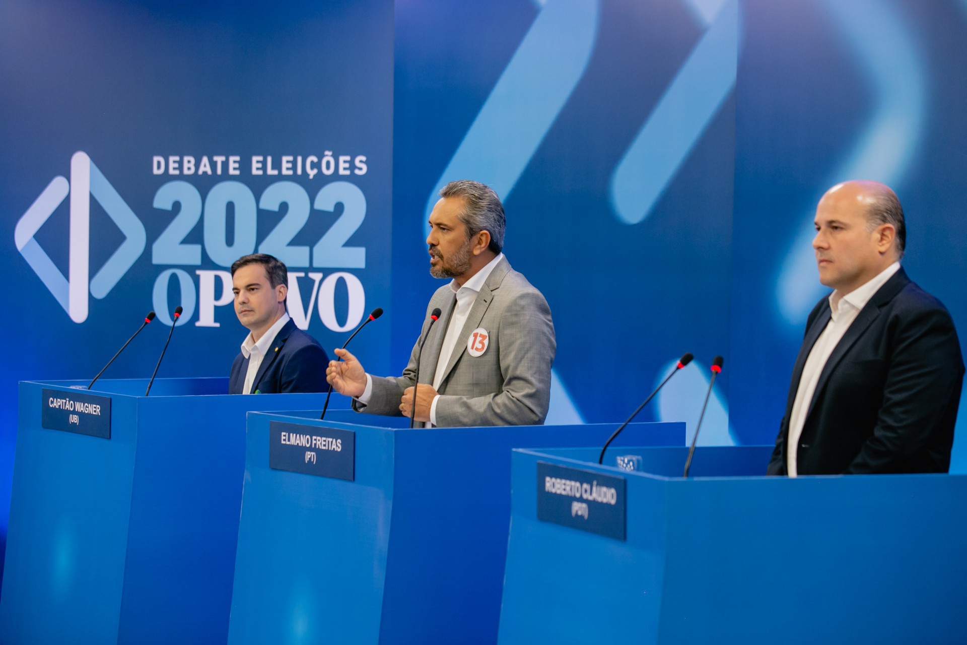 ￼Wagner, Elmano w Roberto Cláudio em debate em 2022: polêmicas prosseguem (Foto: AURÉLIO ALVES)