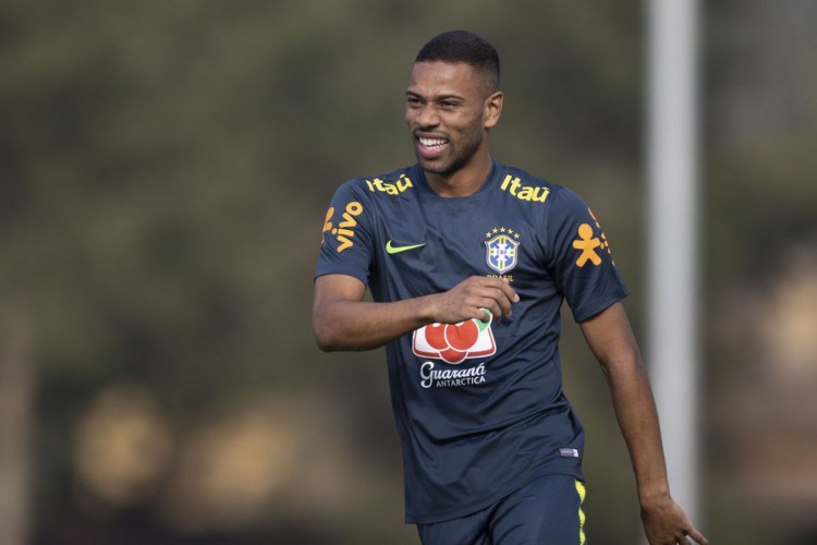 Renan Lodi é convocado para amistosos da seleção brasileira