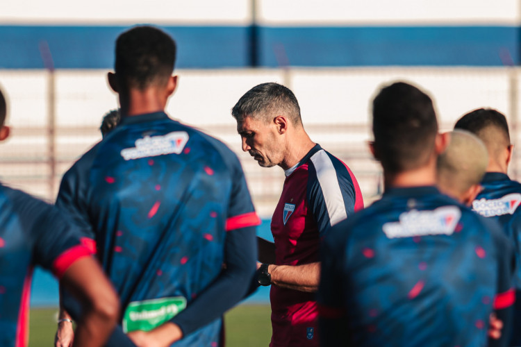 Técnico Juan Pablo Vojvoda em treino do Fortaleza no Centro de Excelência Alcides Santos, no Pici