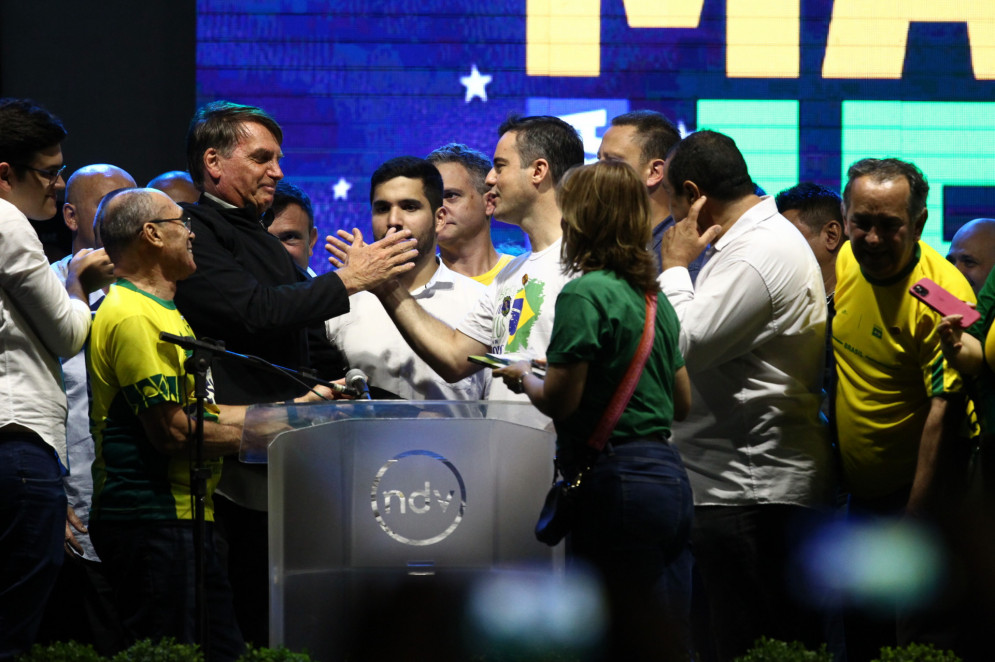 Bolsonaro e Capitão Wagner sob olhares de André Fernandes em ato de campanha na eleição de 2022(Foto: FÁBIO LIMA)