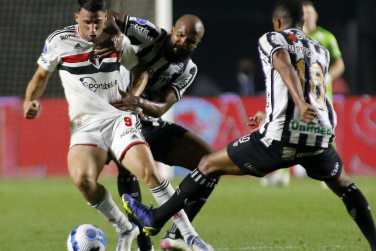 Ceará e São Paulo se enfrentam pelo Brasileirão Série A 2022 hoje, 18; onde assistir ao vivo aos jogos do dia e horário do jogo.