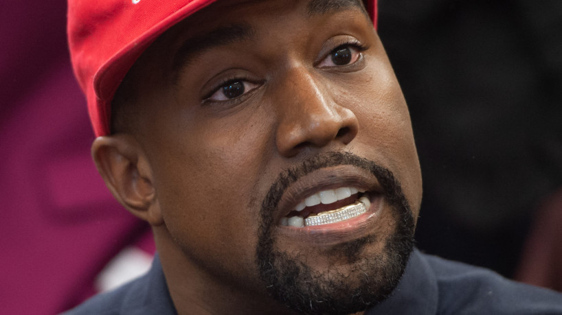 Ex-professoras de escola de Kanye West processam o rapper por más condições em sua escola