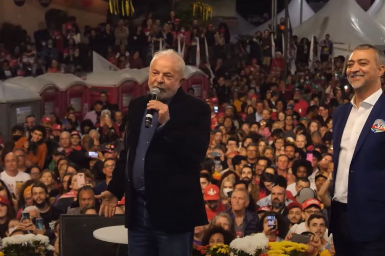 Lula promete zerar filas do INSS e melhorar índices de educação