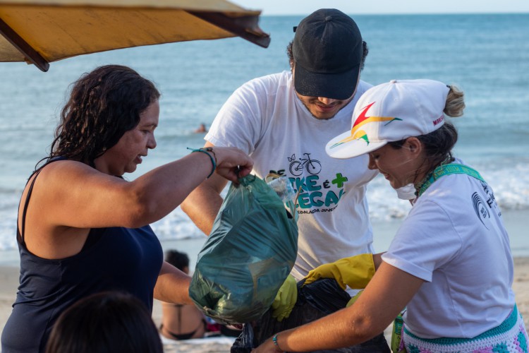 ￼AÇÕES são realizadas em alusão ao Dia Mundial da Limpeza de Praias, Rios e Lagos