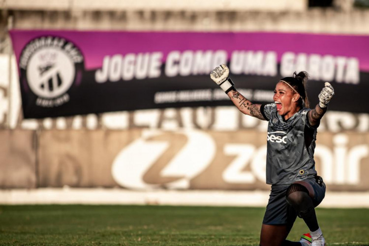 A goleira Thaís Helena pegou dois pênaltis e foi uma das heroínas do título inédito do Ceará no Brasileirão Feminino A2 