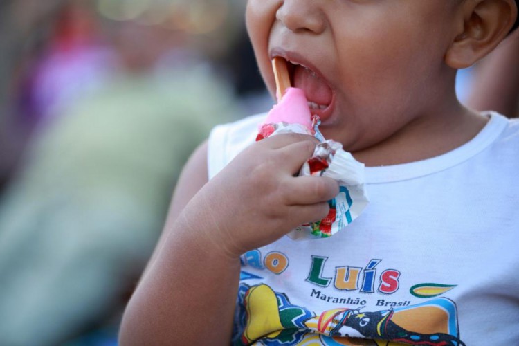 Consumo de ultraprocessados leva a um aumento de doenças crônicas e obesidade em crianças e adolescentes 