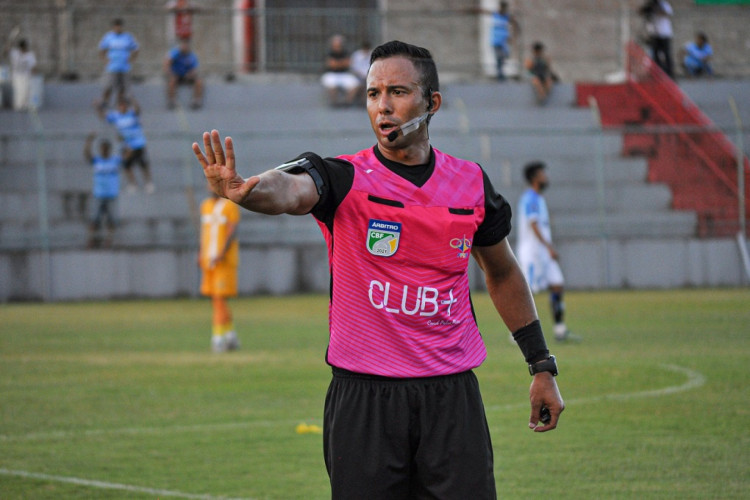 Ceará enviará representação à CBF contra o árbitro Maguielson Lima, que apitou a derrota alvinegra contra o São Paulo, pela 27° rodada do Brasileirão. 