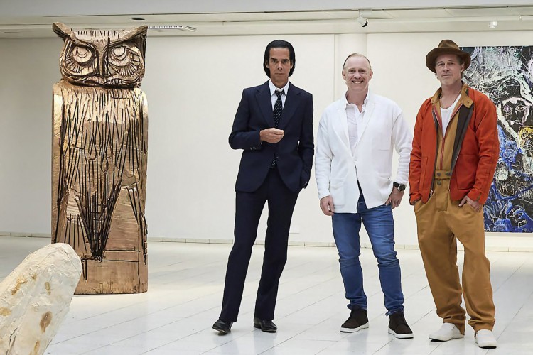 Nick Cave, Thomas Houseago e Brad Pitt no Sara Hilden Art Museum, na Finlândia