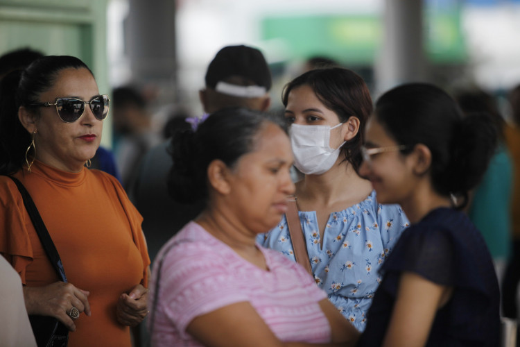 Máscaras são recomendadas para pessoas com sintomas gripais e para quem teve contato próximo com infectados pelo vírus