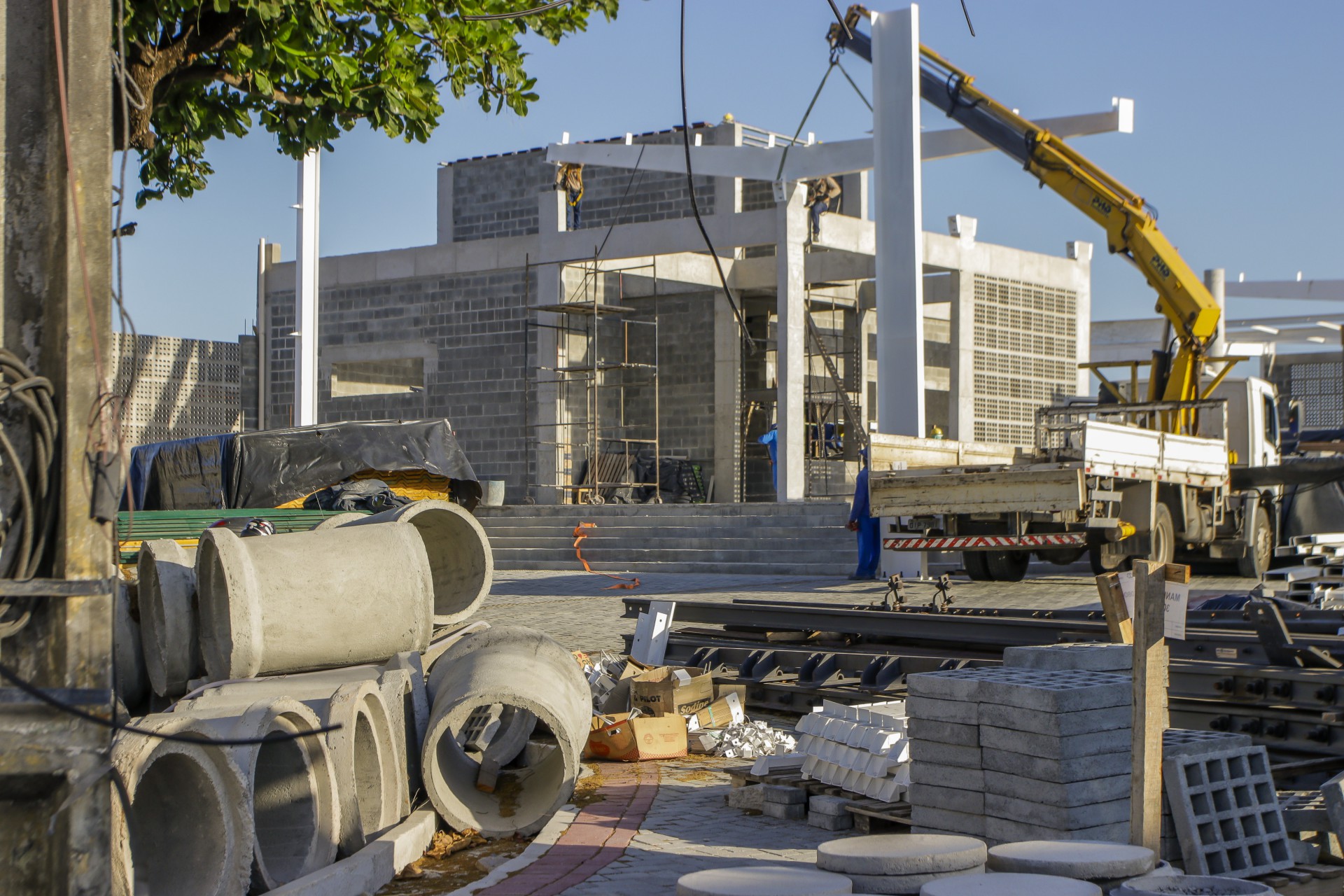 Em Fortaleza, moradores que foram impactados pelo andamento das obras do VLT são foco de projeto habitacional desenvolvido pelo Estado com recursos do FGTS. (Foto: FCO FONTENELE)