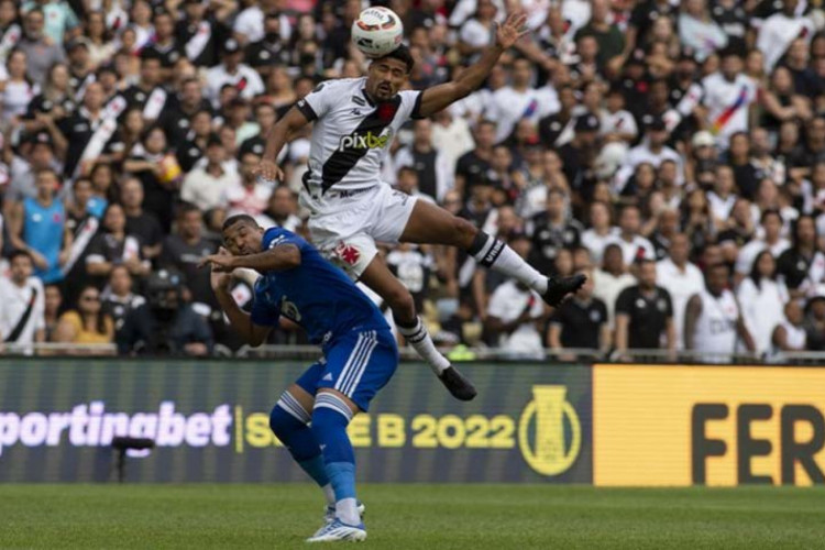 Cruzeiro e Vasco se enfrentam pela Série B hoje, 21; onde assistir ao vivo aos jogos do dia e horário do jogo