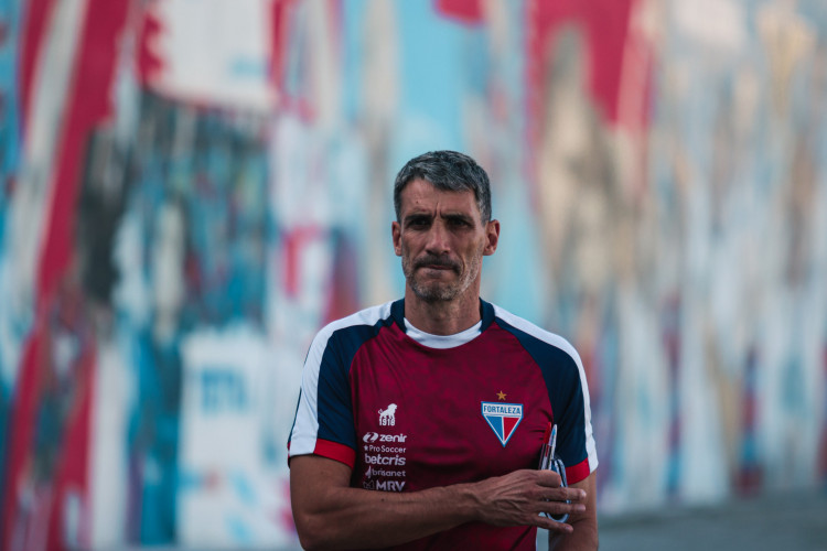 Técnico Juan Pablo Vojvoda em treino do Fortaleza no Centro de Excelência Alcides Santos, no Pici