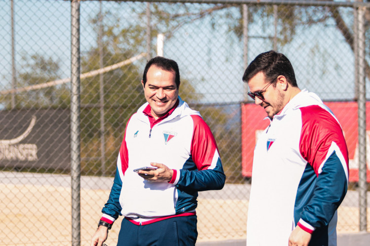 Presidente Marcelo Paz e vice-presidente Alex Santiago em treino do Fortaleza