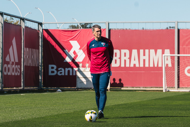 Técnico Juan Pablo Vojvoda em treino do Fortaleza no CT Parque do Gigante, em Porto Alegre