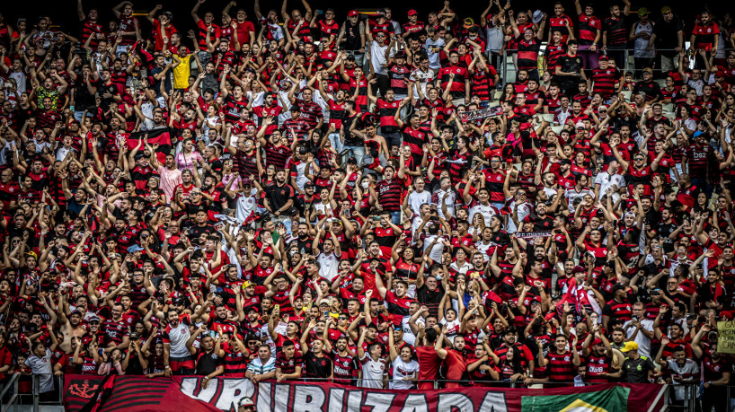 Torcida do Flamengo em jogo na Arena Castelão