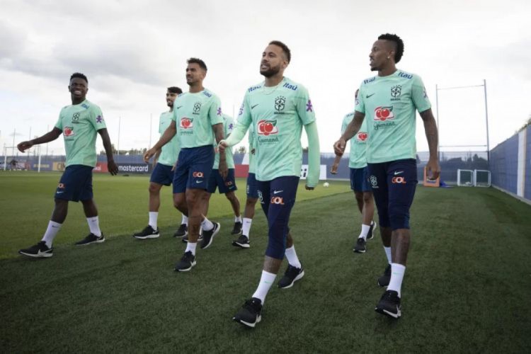 Jogadores da seleção brasileira realizaram primeiro treino com grupo completo em Le Havre, na França