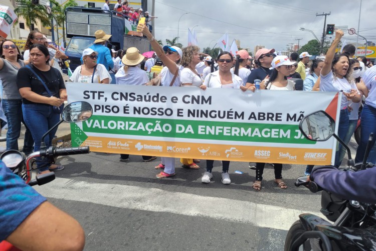 Protestos sobre a aprovação do piso nacional da enfermagem, em 2022