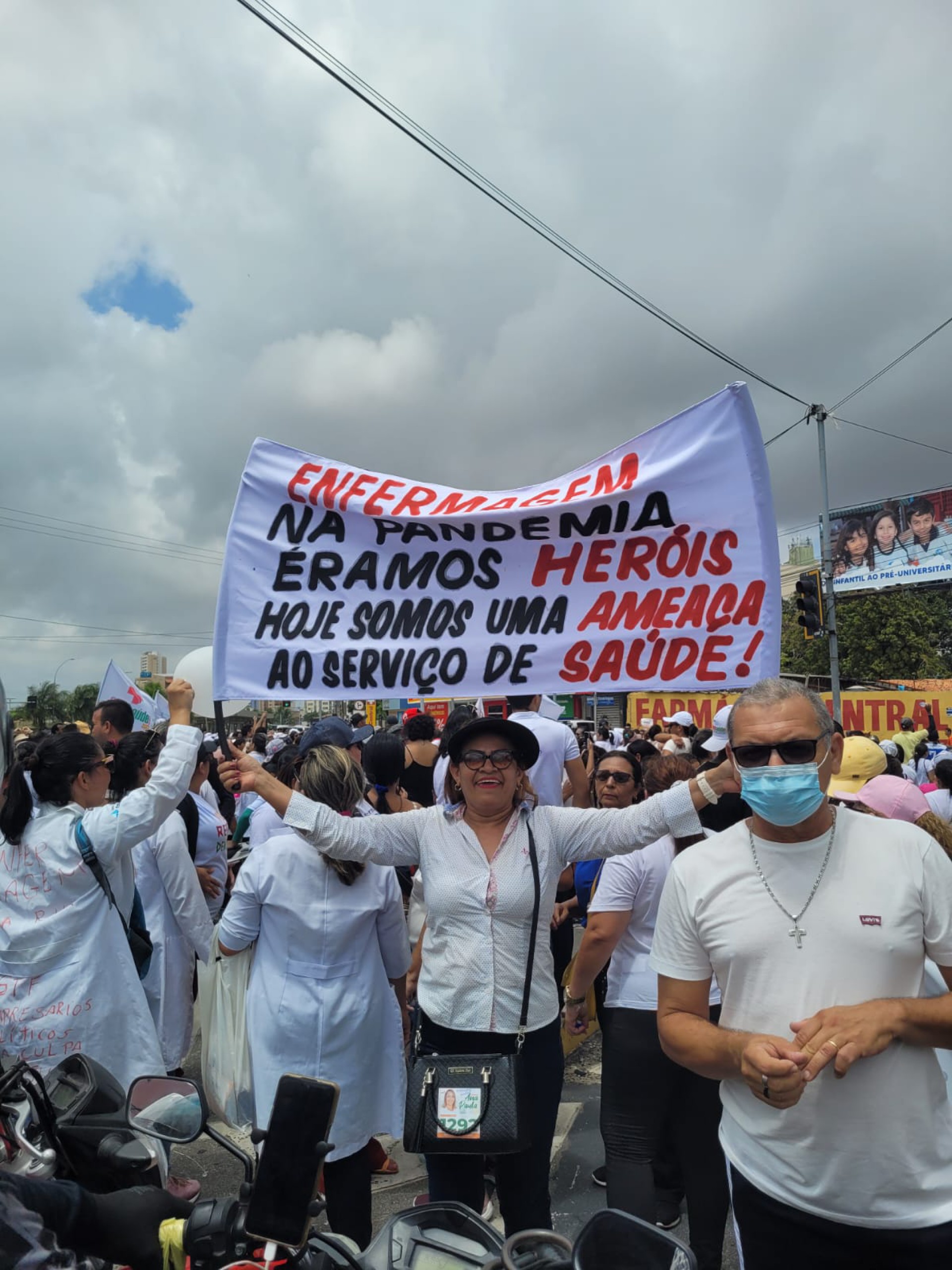 Manifestação dos enfermeiros pela Av. Aguanambi