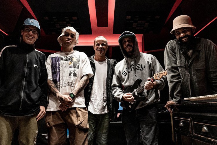 BaianaSystem e Tropkillaz se unem em projeto musical