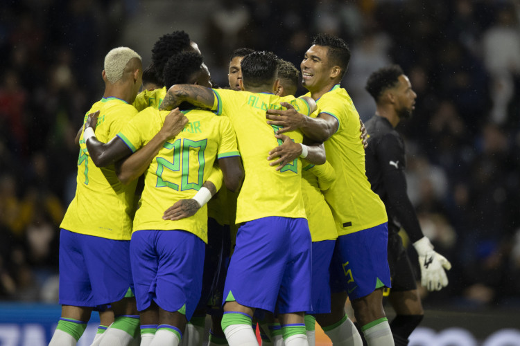 Atletas do Brasil comemorando um dos gols da vitória por 3 a 0 sobre a Gana, nesta sexta-feira, 23
