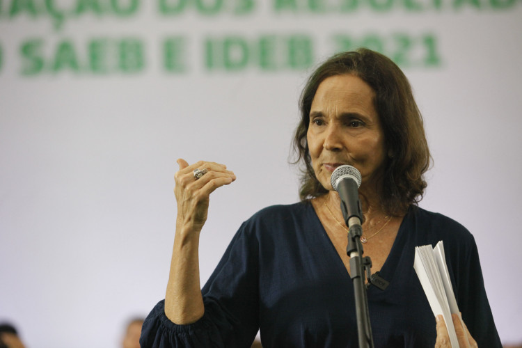 Governadora do Ceará, Izolda Cela (sem partido). 