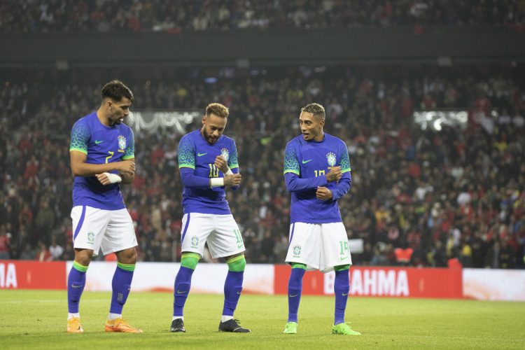 Lucas Paquetá, Neymar e Raphinha comemoram gol em amistoso