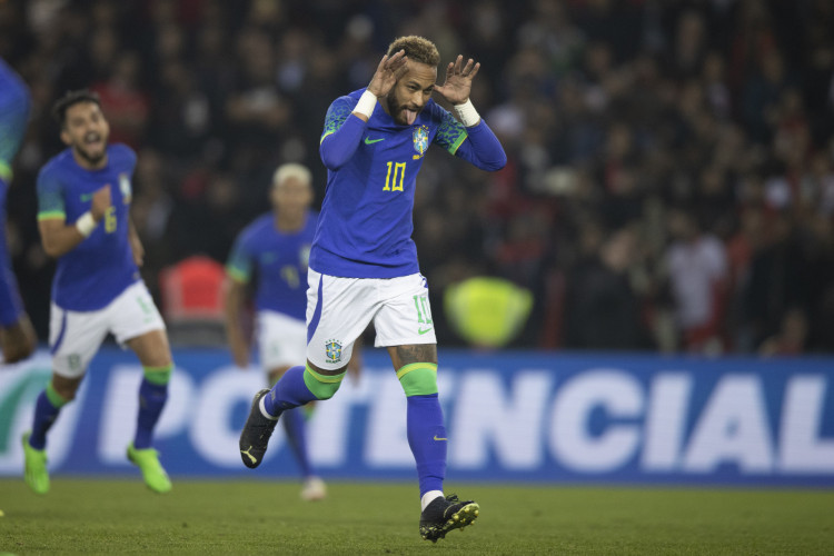 Neymar comemorando o terceiro gol da seleção brasileira contra a Tunísia