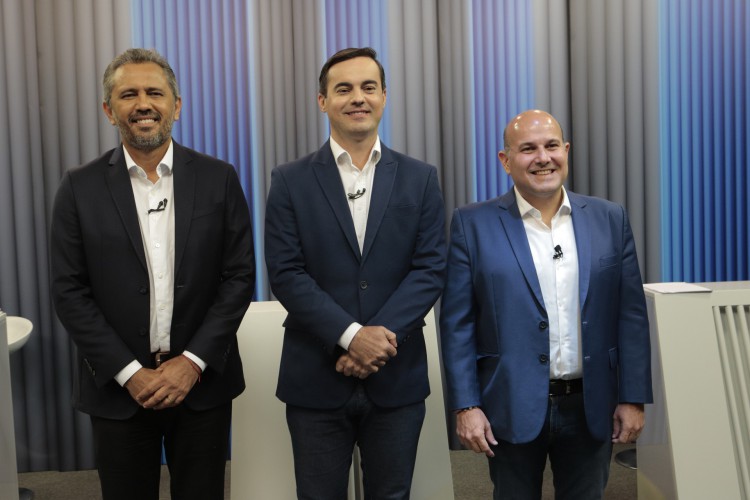 Fortaleza, Ce, BR - 27.09.22 Os canditos ao governo do estado Elmano de Freitas, Capitão Wagner e Roberto Claudio  participam de debate na TV Verdes Mares (Fco Fontenele/O POVO)