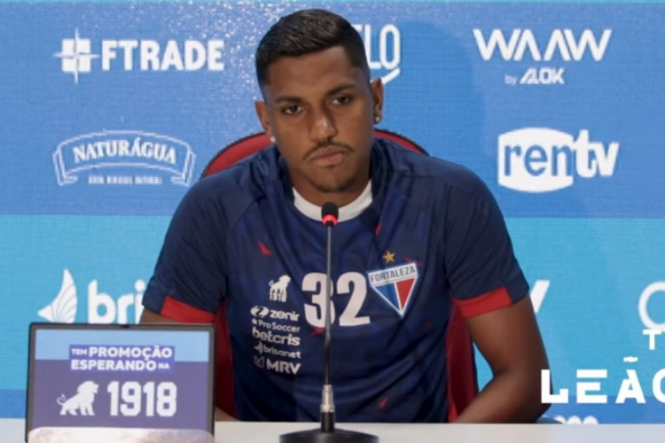 Pedro Rocha em coletiva no Fortaleza