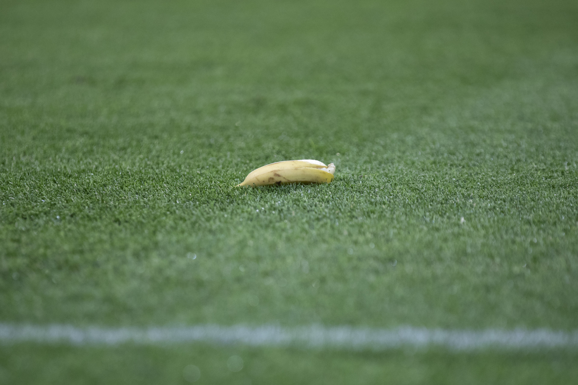 Banana foi jogada no campo em jogo do Brasil (Foto: Lucas Figueiredo/CBF)