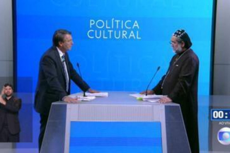 Bolsonaro debateu cultura com Padre Kelmon no debate