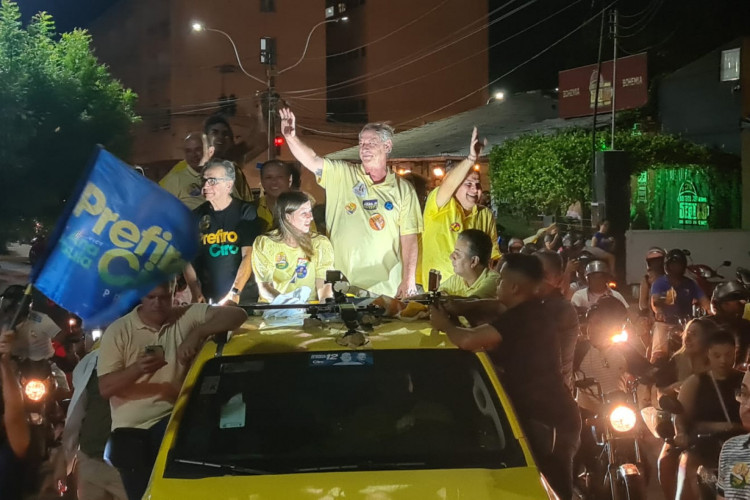 Ciro participa de carreata em Sobral ao lado de Roberto Cláudio 