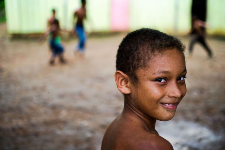 Colniza, MT, Brasil: Crianças brincam na comunidade de ribeirinhos de São Lourenço.  (Foto: Marcelo Camargo/Agência Brasil)