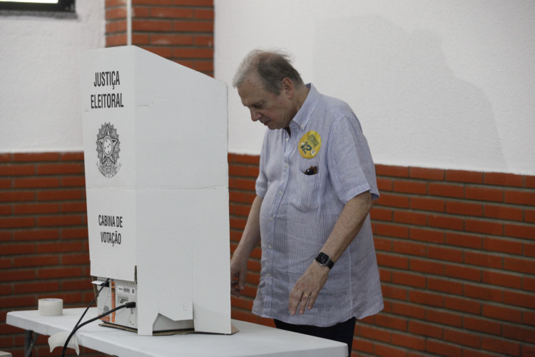 Tasso Jereissati ao votar domingo em Fortaleza