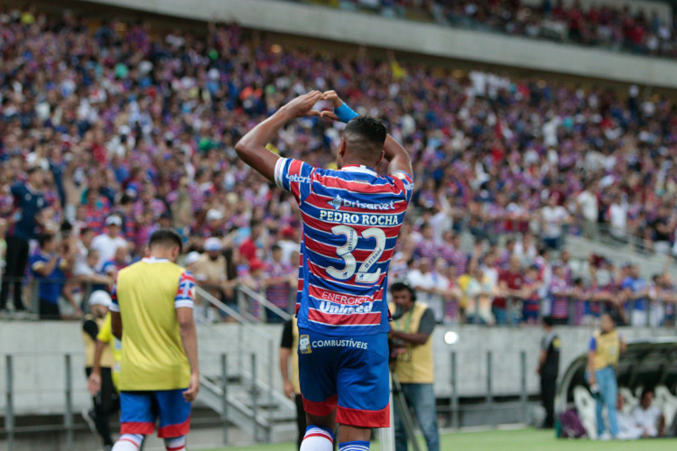 Atacante Pedro Rocha comemora gol no jogo Fortaleza x Flamengo, na Arena Castelão, pelo Campeonato Brasileiro Série A