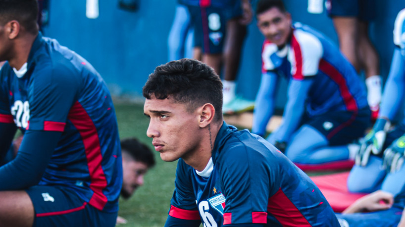 Meia Sammuel em treino do Fortaleza no Centro de Excelência Alcides Santos, no Pici