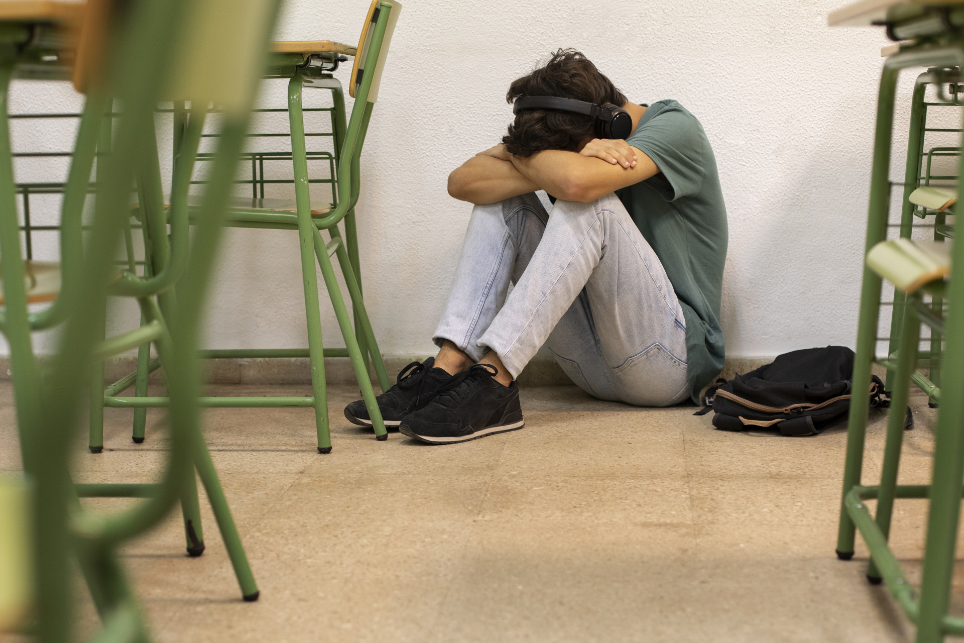 Instituições de ensino têm de estar atentas aos sinais de bullying e oferecer escuta especializada (Foto: Freepik)