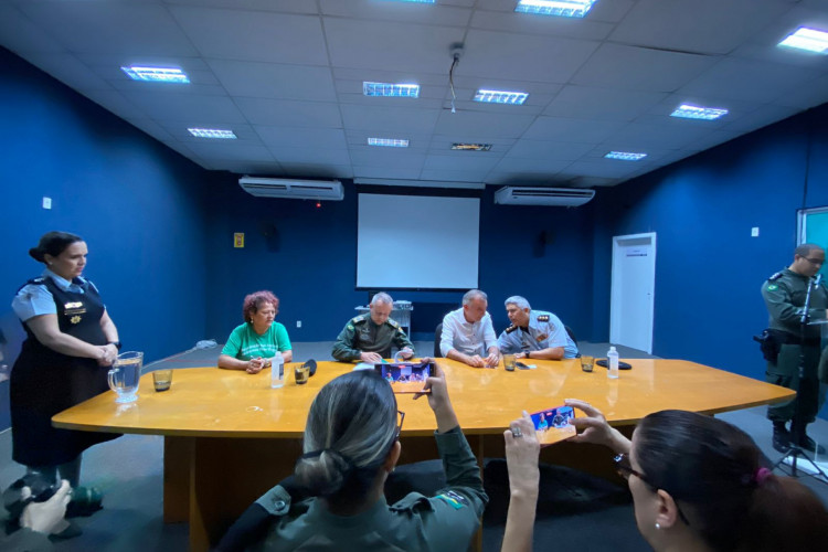  Cerimônia para assinatura de termo de compromisso para a Coleta Seletiva Solidária. Participaram do encontro Artur Bruno, secretário da Sema; Coronel Jano Emanuel; Musamara Mendes Pereira, presidente da Associação dos Agentes Ambientais Rosa Virginia e o comandante Geral da Polícia Militar, Coronel Francisco Márcio de Oliveira 