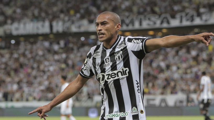 Fortaleza, Ce, BR - 05.10.05 Capeonato Brasileiro Série A - Ceará e Goiás se enfrentam no Estádio Arena Castelão. Na foto: NIno Paraiba (Fco Fontenele/O POVO)